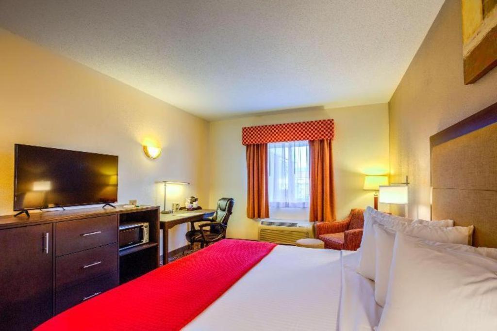 Western Nittany Hotel
