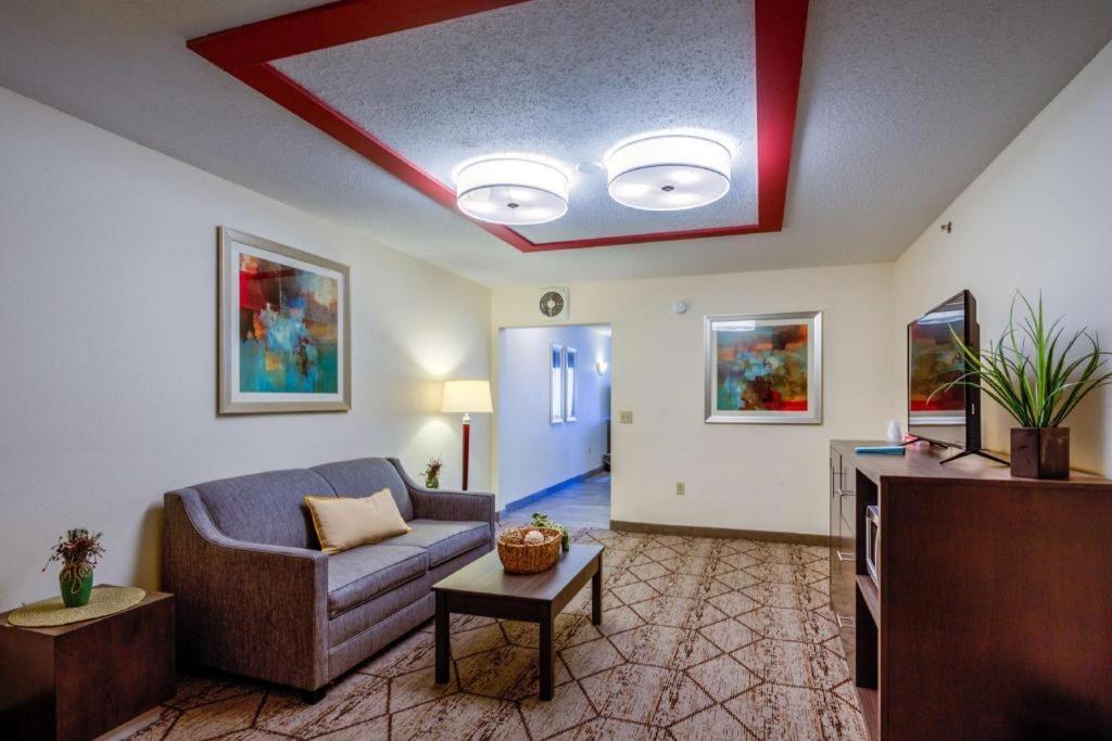 Western Nittany Hotel 2*