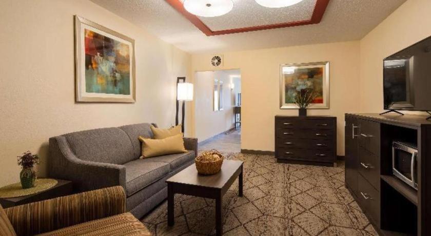Western Nittany Hotel 2*