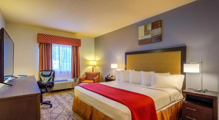 Western Nittany Hotel