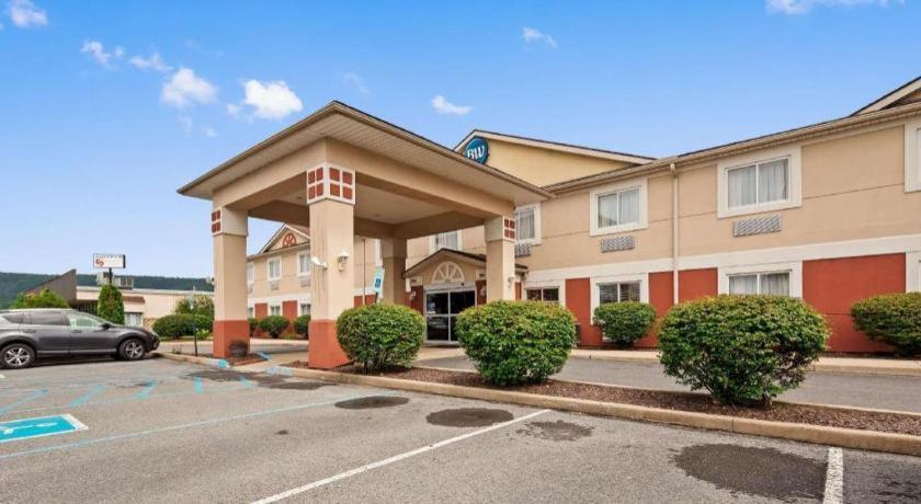 Western Nittany Hotel 2*