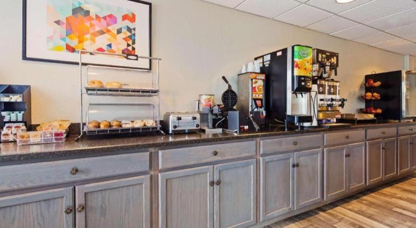 Western Nittany Hotel